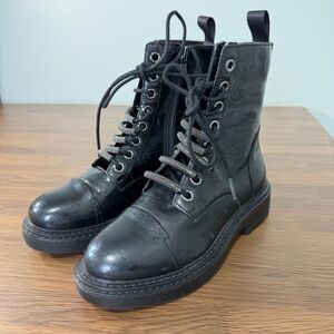 DKNY‎ Malaya Black Faux Patent Leather Lace-Up Combat Boots Sz 6.5